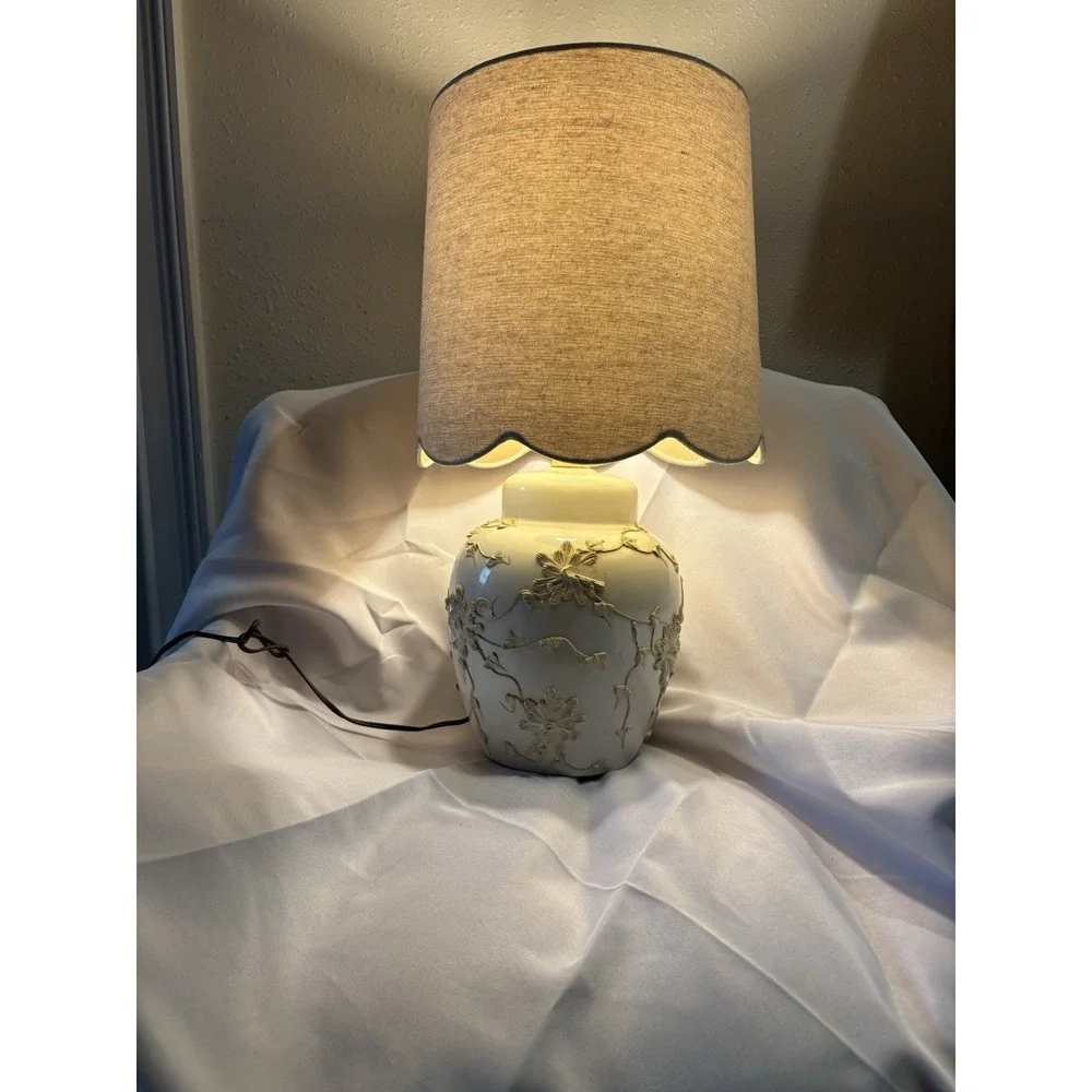 Vintage Chinoiserie Frosting Design Ginger Jar Table Lamp White Floral Relief